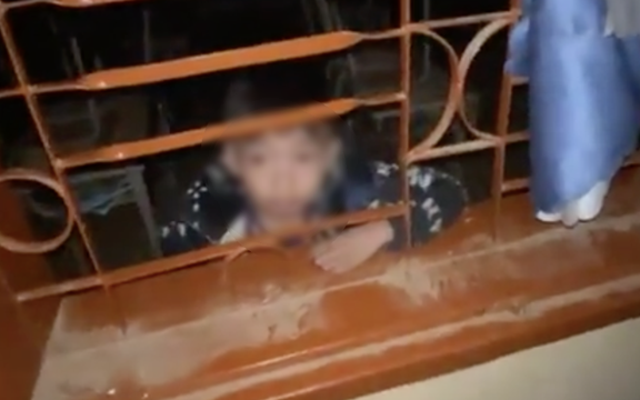 Học sinh lớp 1 nghi bị nhốt trong lớp đến tối muộn