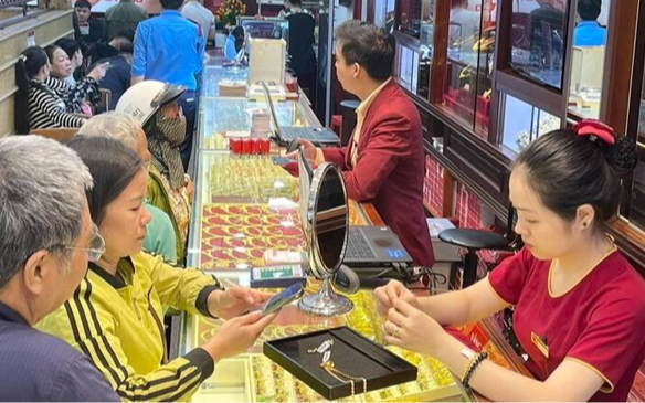 Giá vàng hôm nay 12/2: Quay đầu tăng mạnh