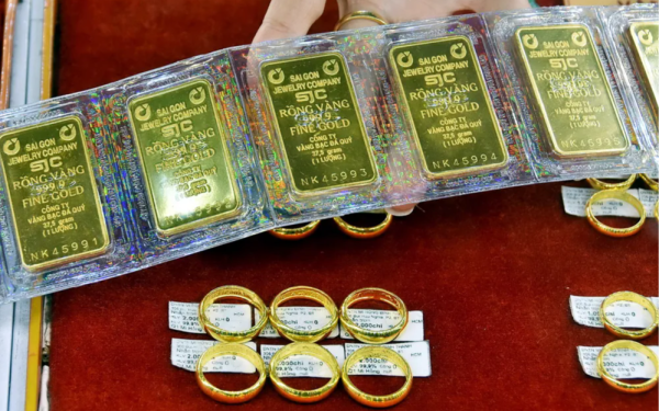 Giá vàng hôm nay 12/2: Vàng SJC và vàng nhẫn bất ngờ bật tăng mạnh, xu hướng đi lên còn tiếp diễn