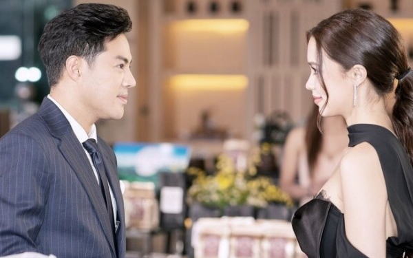 Ngày thứ 2 sau cưới, vợ cũ của chồng gửi tới một chùm nho tím, chúng tôi liền ly hôn