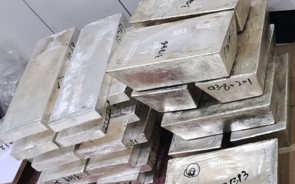 Phát hiện tài khoản ngân hàng bị phong toả sau khi bán 15kg bạc thỏi, nhận 1,4 tỷ đồng