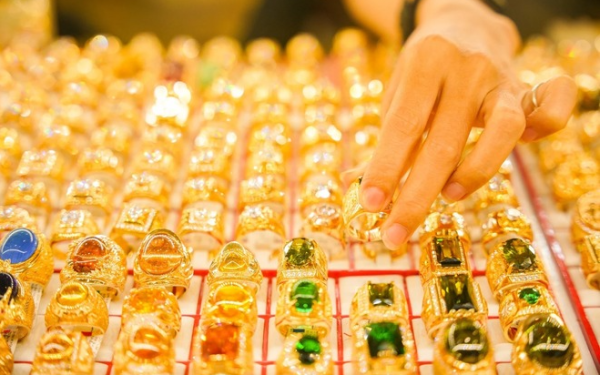 Giá vàng 181 triệu đồng/lượng, rung lắc mạnh trước khi chinh phục đỉnh mới