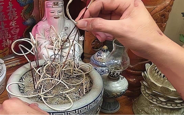 CẢNH BÁO: 6 ĐẠI KỴ khi TỈA CHÂN NHANG nhiều người vô tình phạm phải mà không biết