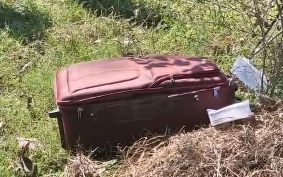 Phát hiện thi thể cô gái trẻ trong vali đỏ bên đường cao tốc ở Ấn Độ