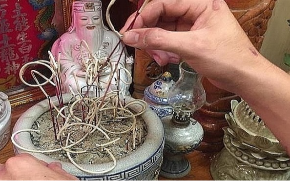 4 thứ tuyệt đối không để trên bàn thờ ngày Tết