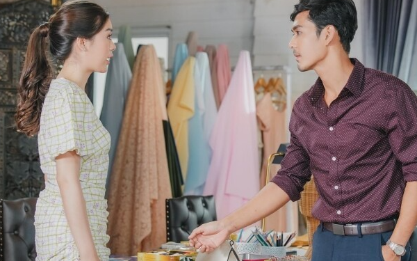 Chồng cũ đến mừng sinh nhật 12 tuổi của con gái, thấy đôi giày anh đang đi, tôi liền xin tái hôn