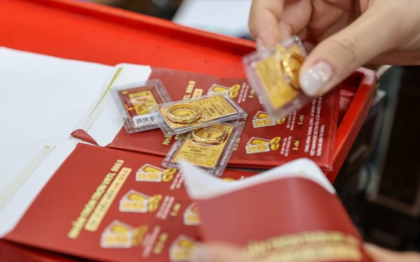 Giá vàng hôm nay (15-2): Đảo chiều tăng mạnh