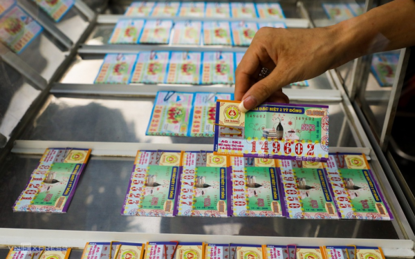 Tranh chấp tờ vé số ông chủ tặng dịp Tết bất ngờ trúng giải đặc biệt