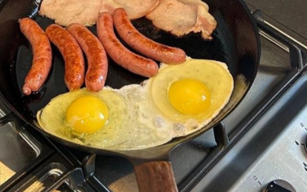 Ngày càng nhiều nam giới còn trẻ đã mắc ung thư tuyến tiền liệt, bác sĩ nói thẳng: 4 món này phải ĂN ÍT LẠI!