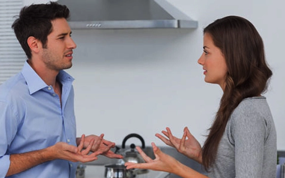 Ly hôn gửi con về ngoại nhờ chăm hộ, Tết về nhà nhận được một tin nhắn, tôi òa khóc