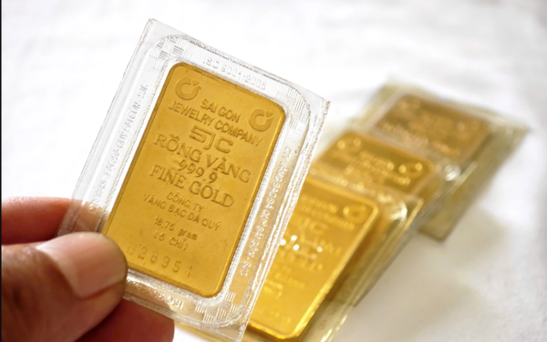 Giá vàng hôm nay 19/2: Xoay chiều không kịp trở tay