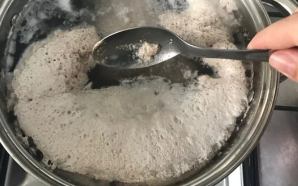 Nồi thịt nổi bọt là “tinh hoa dinh dưỡng” hay chất bẩn? Có nên hớt bỏ?