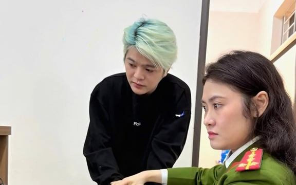 Nam ca sĩ mùng 3 Tết lên Công an phường, gây sốt trang Thông tin Chính phủ