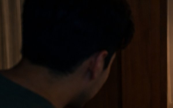 5 năm chị gái mới về quê ăn Tết, đêm mùng 3 đi ngang phòng chị, tôi nghĩ mãi về anh rể