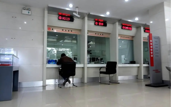 Người phụ nữ gửi tiết kiệm 2,8 tỷ đồng, vài phút sau tiền bị chuyển sang tài khoản khác, tòa khẳng định: “Ngân hàng không phải bồi thường”