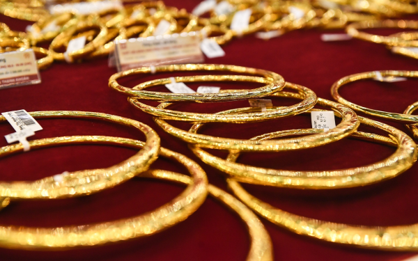 Vàng tăng phi mã lên gần 185 triệu/lượng, 2 yếu tố tác động mạnh tới giá vàng