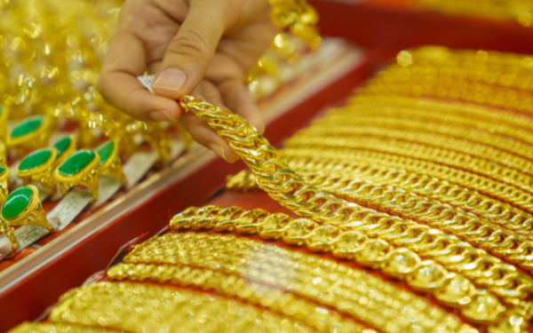 Giá vàng vượt 5.100 USD