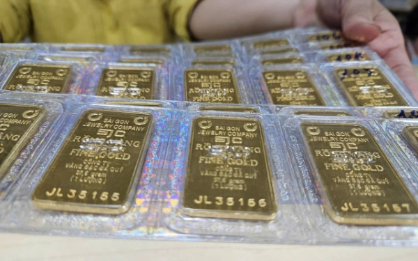 Vàng đảo chiều nhanh sau phán quyết thuế quan, thị trường bước vào sóng mới