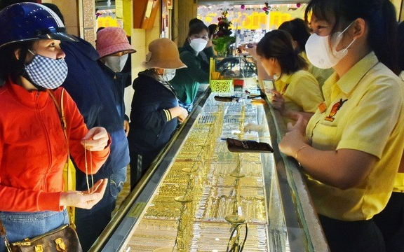 Sát ngày Vía Thần Tài, công an cảnh báo thủ đoạn lừa đảo hoàn toàn mới: Mất tiền không mua được vàng, còn bị rút sạch tiền tài khoản