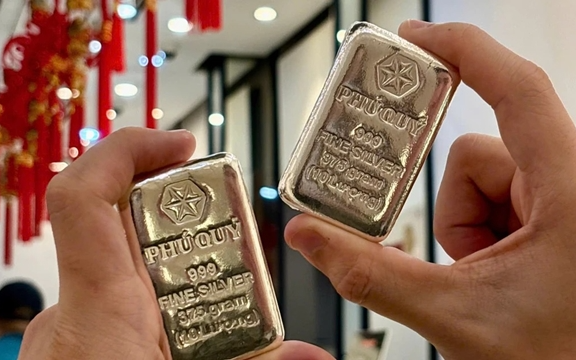 Vàng, bạc "cháy" hàng