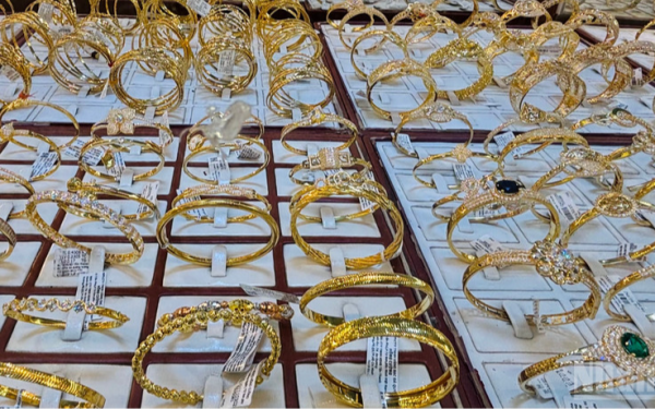 Giá vàng ngày 25/2: Vàng miếng, vàng nhẫn trong nước vượt 185 triệu đồng/lượng sát ngày Vía Thần tài