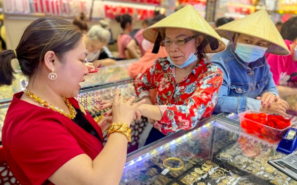 Người mua vàng ngày Vía Thần Tài chú ý: Những sai sót này có thể khiến bạn bị xử phạt từ 10-20 triệu đồng