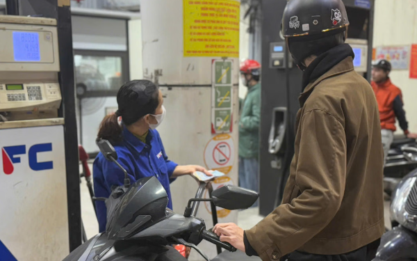 Giá xăng vượt 20.000 đồng một lít