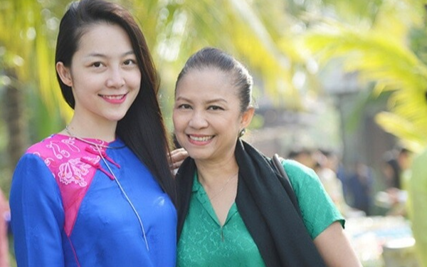 Mẹ ruột NSND của Linh Nga: Giai nhân nức tiếng về già vẫn đẹp rạng rỡ, sống hạnh phúc bên chồng phong độ