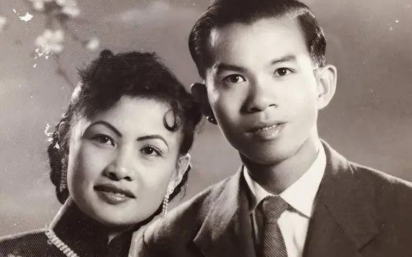 Bố mẹ ruột 1 nữ ca sĩ Việt là cặp song ca lừng lẫy: Có lúc bán tài sản, không còn gạo ăn vẫn cười