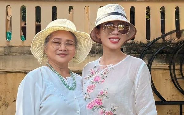 Mẹ ruột Lệ Quyên là "ngôi sao quận Hai Bà Trưng" một thời: U90 đẹp phúc hậu, sống trong biệt thự như lâu đài