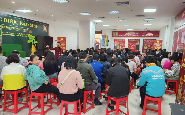 Giá vàng hôm nay mới nhất (28/2) tăng khủng khiếp: Người mua xếp hàng đông kín nhà vàng từ sáng sớm