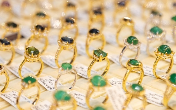 Giá vàng hôm nay 28/2: Tăng lên sát ngưỡng 5.300 USD/ounce