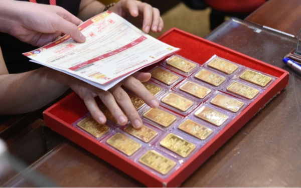 Giá vàng hôm nay 1.3.2026: Tăng 2,4 triệu đồng trong tuần nhưng người mua vẫn lỗ
