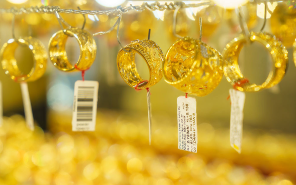 Kịch bản nào cho giá vàng SJC, bạc, dầu tuần mới?