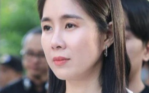 NSND Lan Hương xuýt xoa trước nhan sắc của Lê Phương: "Tôi cứ ngồi ngắm bạn ấy mãi thôi"