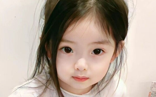 Bố đặt tên cho con gái là Nguyễn Mừng, nhân viên tư pháp sửa thêm vào 2 chữ, đứa trẻ liền có tên cực hay