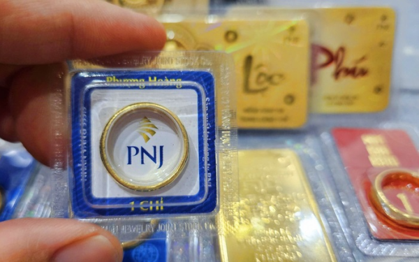 Giá vàng trên thị trường hơn 18 triệu đồng/chỉ, vì sao nhiều người mua được với giá hơn 17 triệu đồng/chỉ?