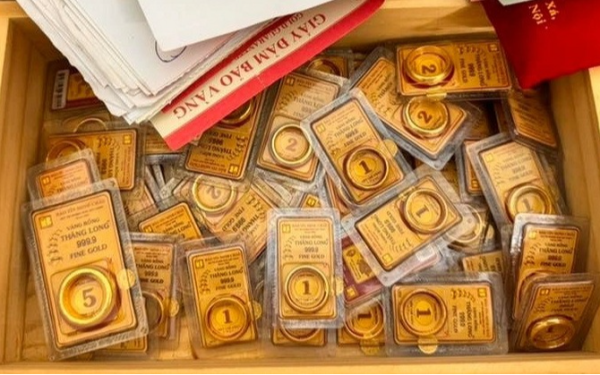 Giá vàng giảm rất mạnh, bạc 