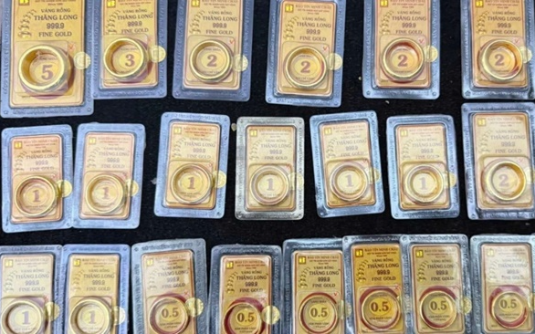 Giá vàng thế giới, chứng khoán Mỹ cùng lao dốc