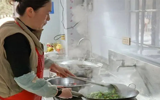 Người phụ nữ nấu ăn không bao giờ cho muối, kết quả khám sức khỏe gây chấn động