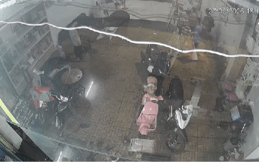 Đang đốt vàng mã, nam thanh niên nhận cú tát trời giáng từ người hàng xóm: Diễn biến bất ngờ sau đó