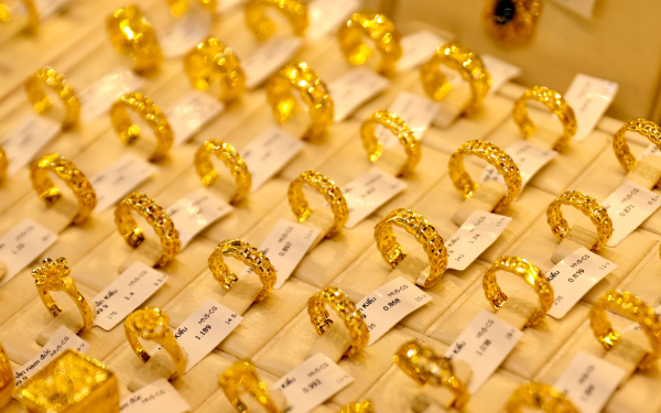 Giá vàng hôm nay 4/3/2026 rơi tự do, SJC và nhẫn trơn có thể giảm vài triệu/lượng