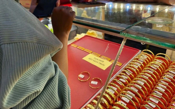 Giá vàng hôm nay 5.3.2026: Neo trên 184 triệu đồng một lượng