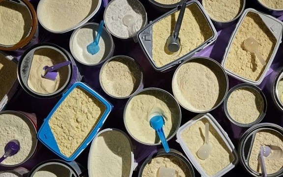 Phát hiện thạch tín, chì trong nhiều loại sữa công thức tại Mỹ