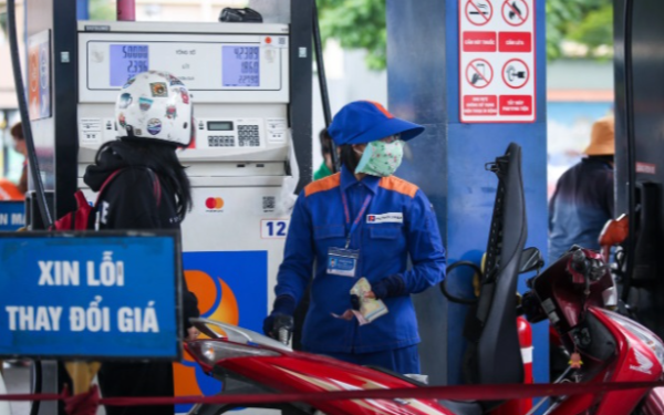 Giá xăng dầu hôm nay 5/3: Lên đỉnh, xăng dầu trong nước chiều nay tăng mạnh