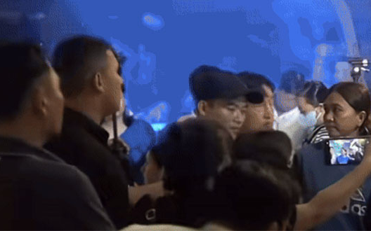 “Anh sếp showbiz” và 2 ca sĩ ẩu đả kinh hoàng trong quán nhậu, vì tiếc chiếc đồng hồ đắt tiền mà bị đấm túi bụi vào mặt