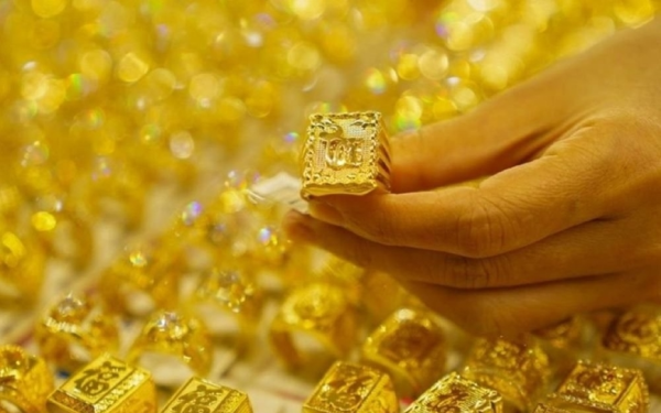 Giá vàng hôm nay (5-3): Giá vàng trong nước lao dốc thẳng đứng