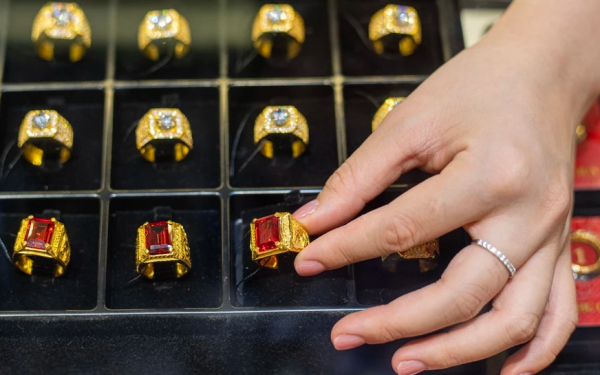 Giá vàng rớt thê thảm