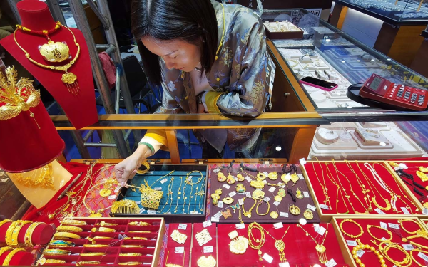 Giá vàng hôm nay 6.3: Tiếp tục giảm, chưa có dấu hiệu đảo chiều