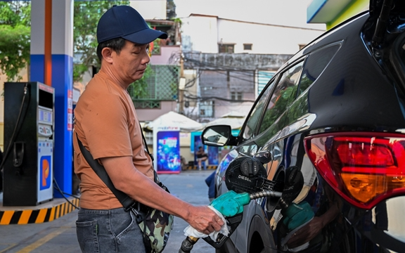 Giá xăng dầu tăng phi mã, có loại tăng tới hơn 8.000 đồng/lít